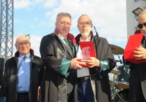 Av. Hanif Pehlivanoğlu 50. Yılı Plaketlini Baro Başkanı Sefa Yılmaz’ın Elinden Aldı